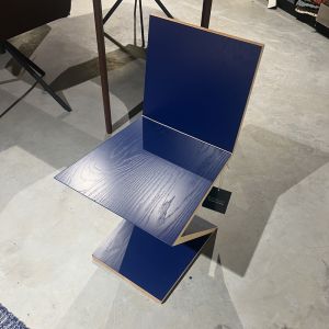 Cassina Zig Zag Stuhl blau gebeiztes Eschenholz 